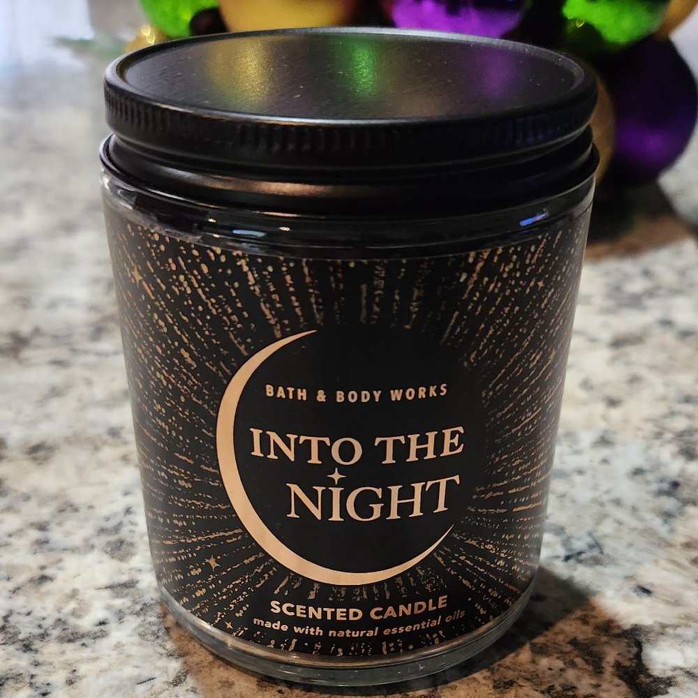 Bath and Body Works Into The Night Candle